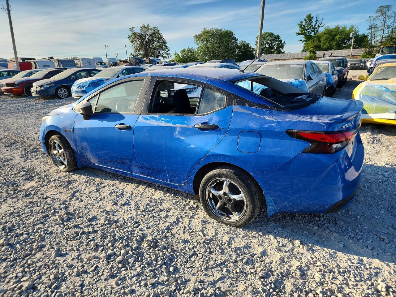 2022 Nissan Versa S - Image 2