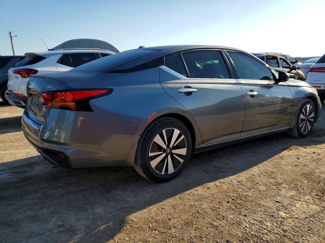 2021 Nissan Altima Sv - Image 3