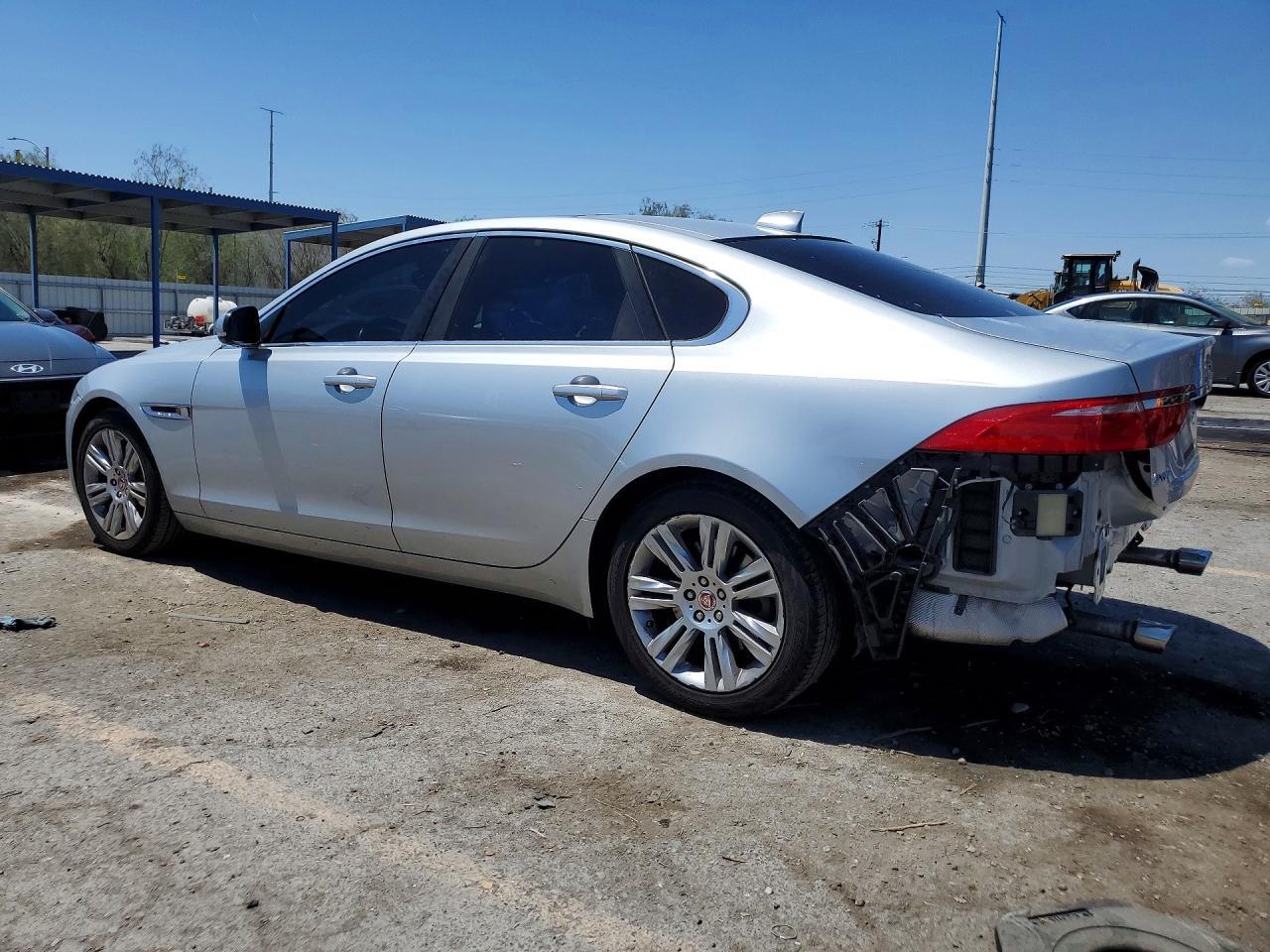 2017 Jaguar Xf Premium - Фото 2
