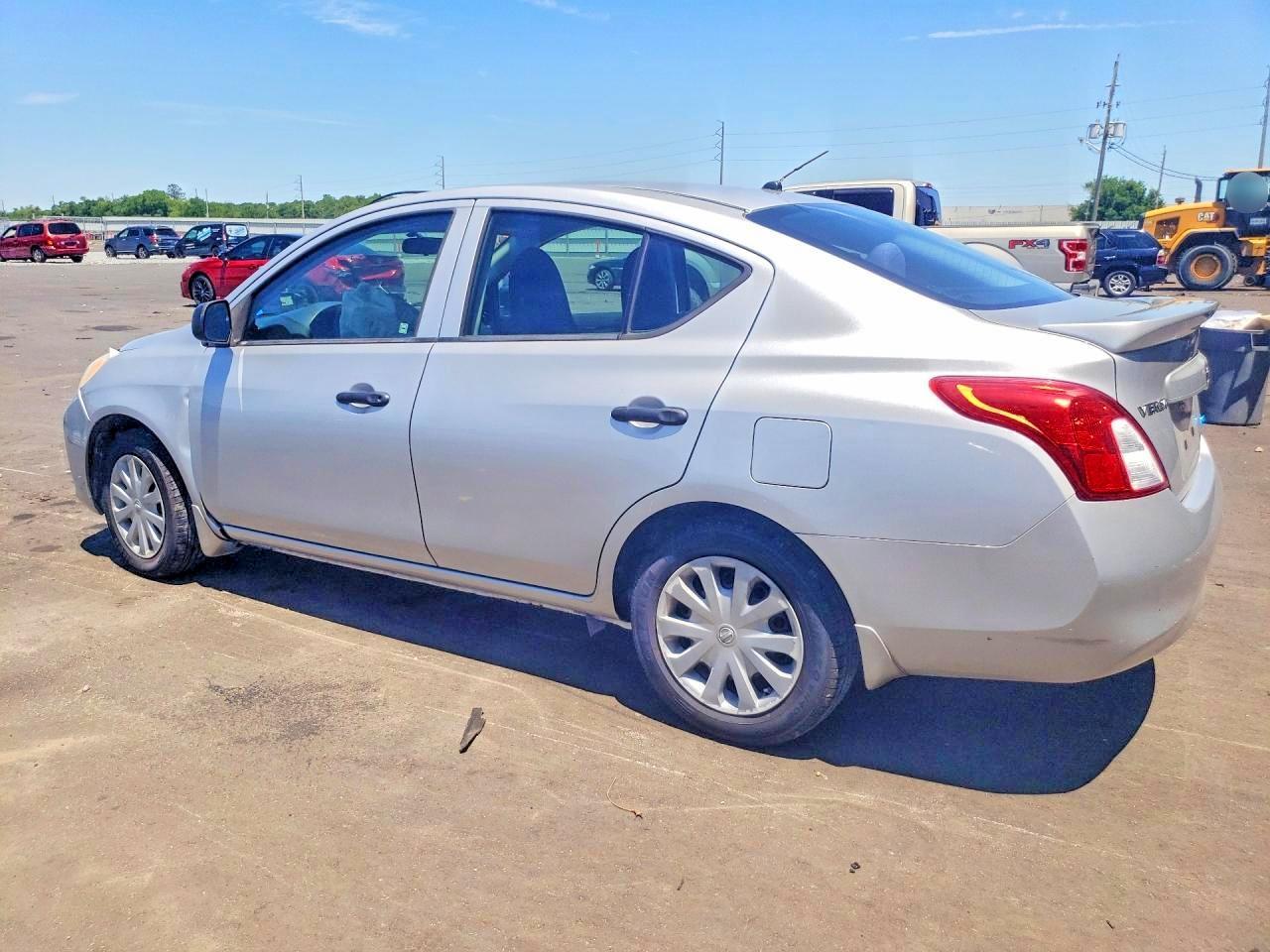 2014 Nissan Versa 1.6 S Plus - Фото 2