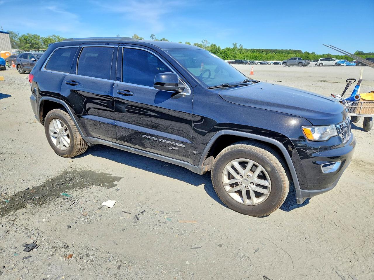 2017 Jeep Grand Cherokee Laredo - Image 4