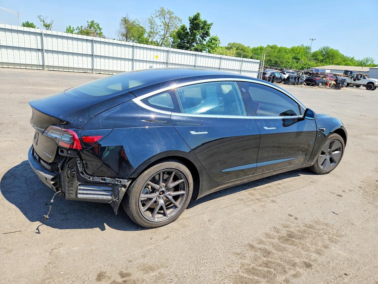 2018 Tesla Model 3 - Фото 3