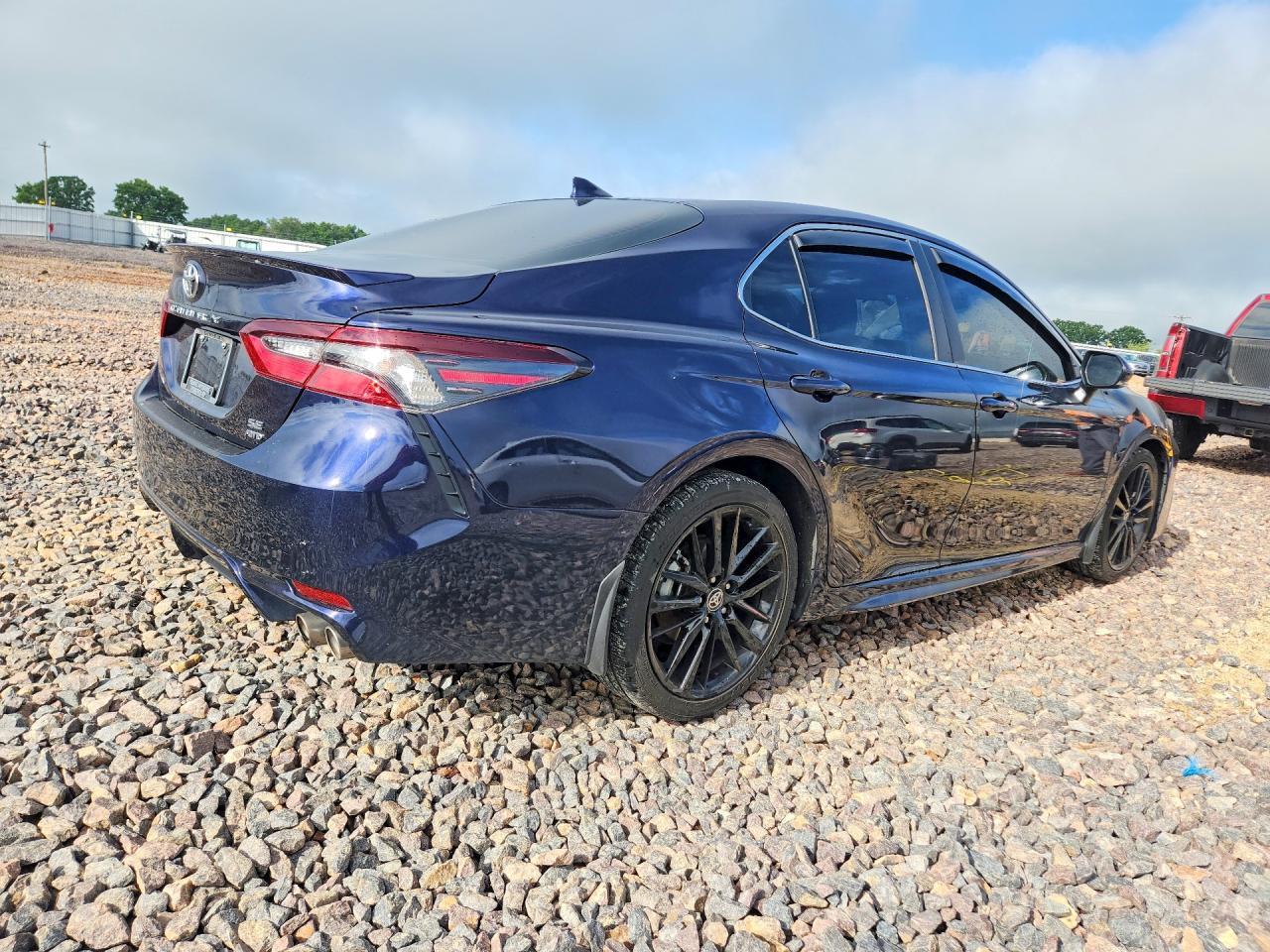2022 Toyota Camry Se - Фото 3