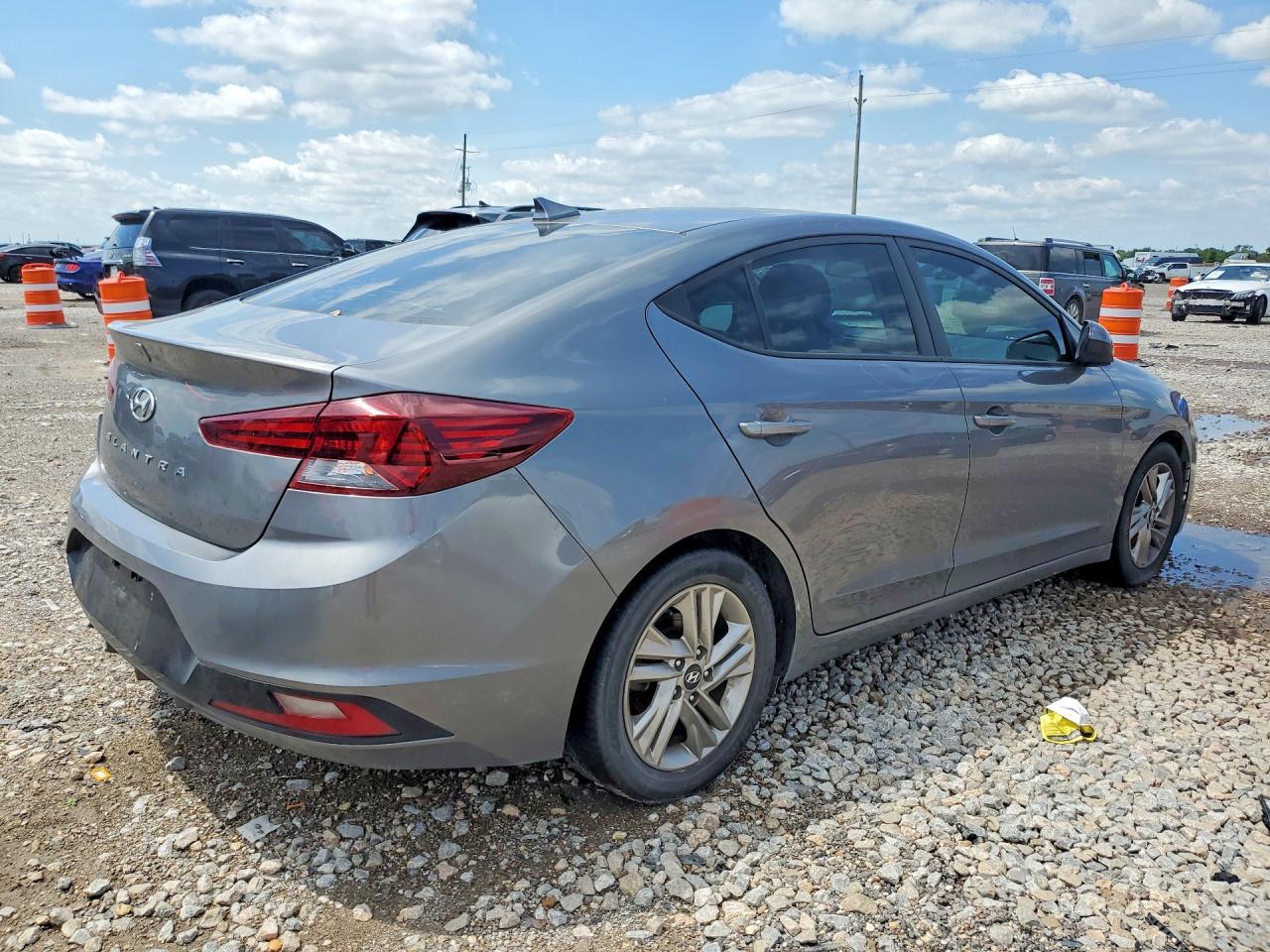 2019 Hyundai Elantra Se - Image 3