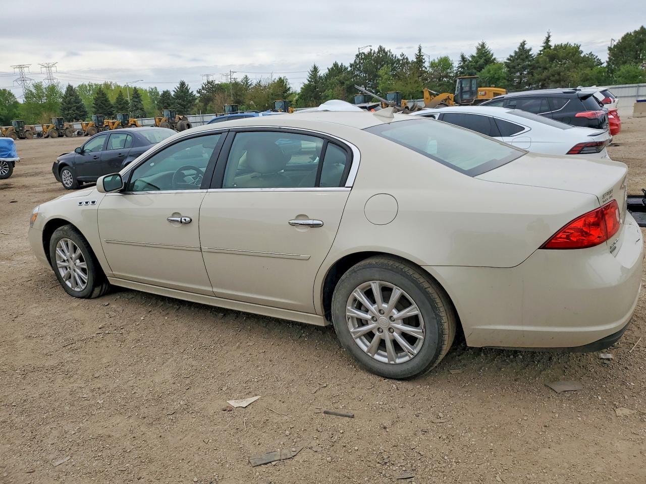 2011 Buick Lucerne Cxl - Image 2