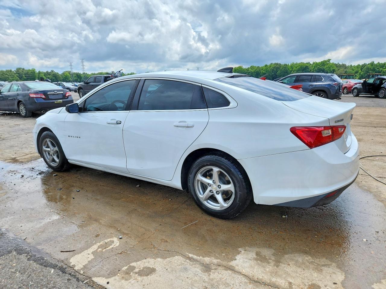2016 Chevrolet Malibu Ls - Фото 2