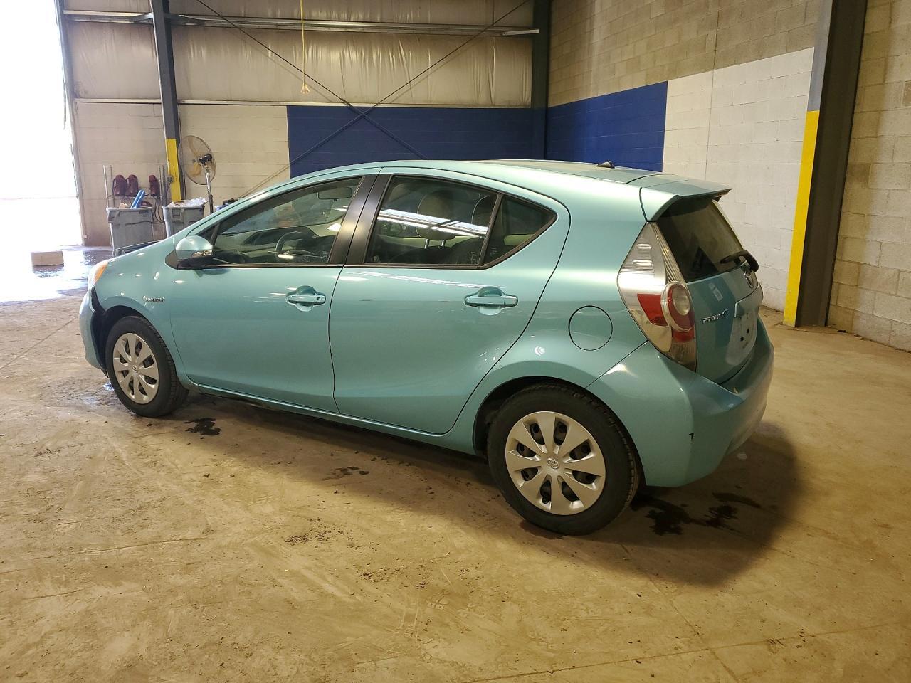 2013 Toyota Prius C Two - Фото 2