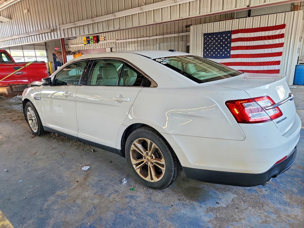 2017 Ford Taurus Se - Фото 2