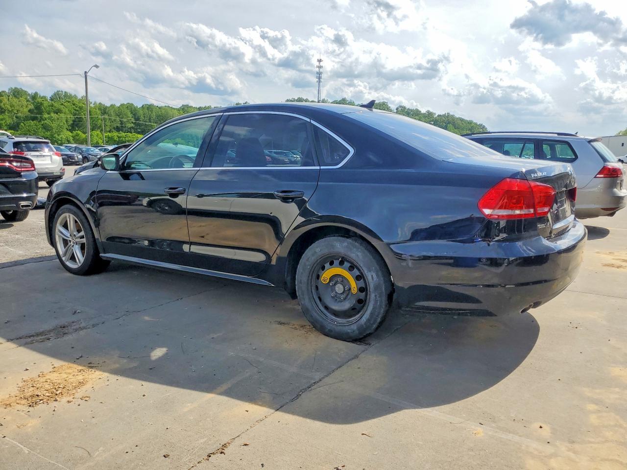 2015 Volkswagen Passat - Фото 2