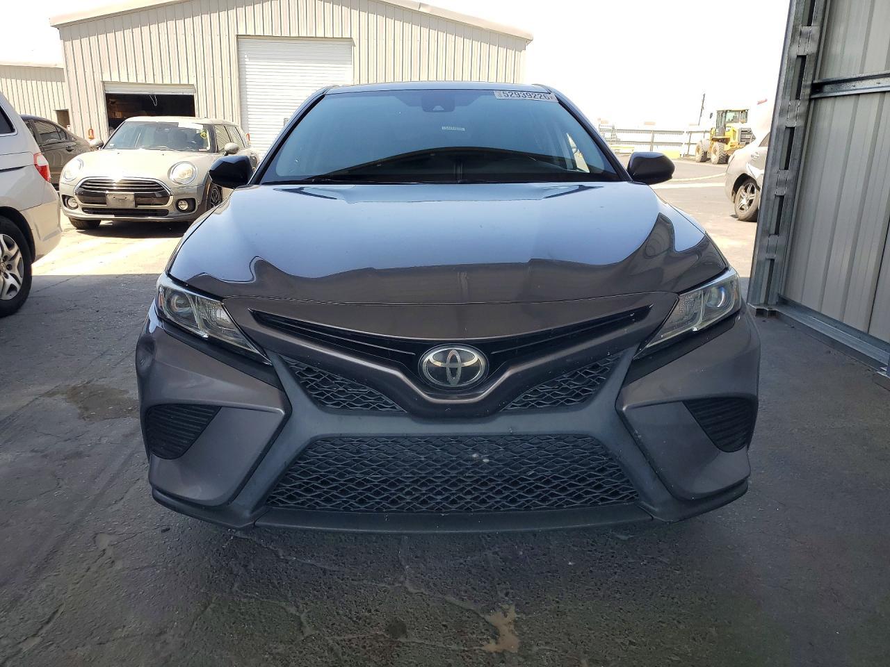 2019 Toyota Camry Se - Фото 5