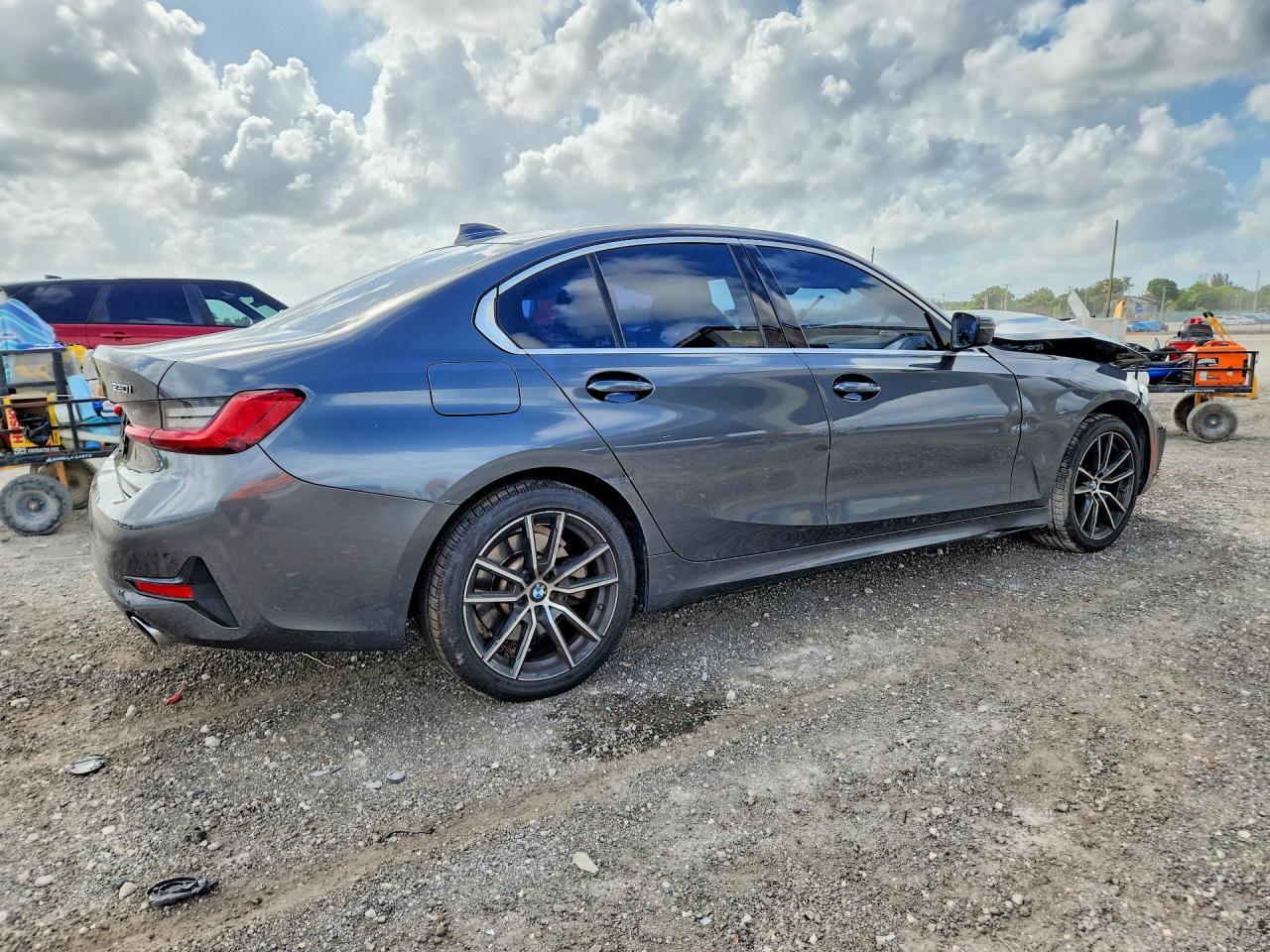 2019 BMW 330I - Фото 3