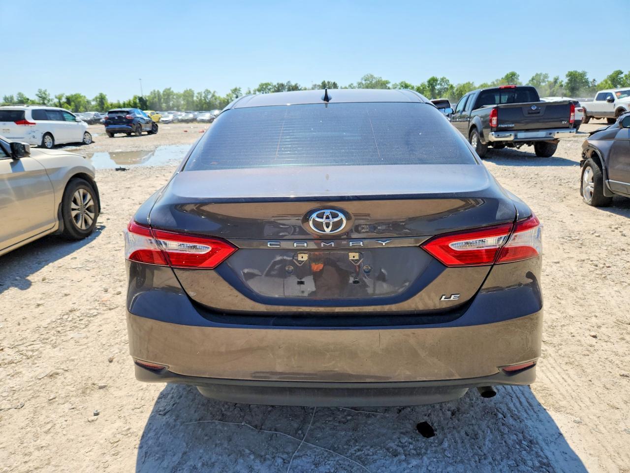 2020 Toyota Camry Le - Фото 6