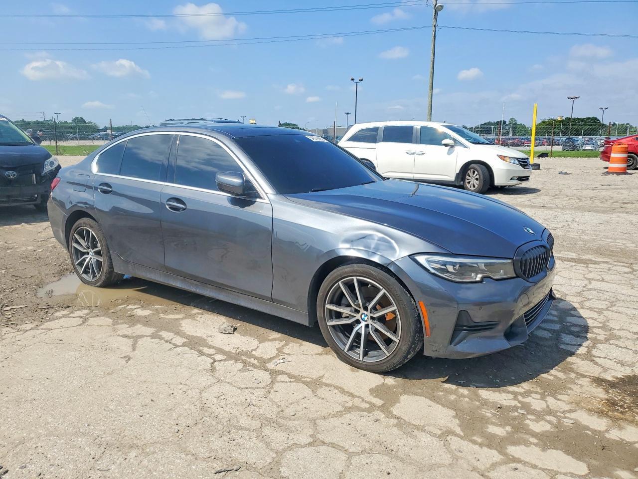 2021 BMW 330Xi - Image 4