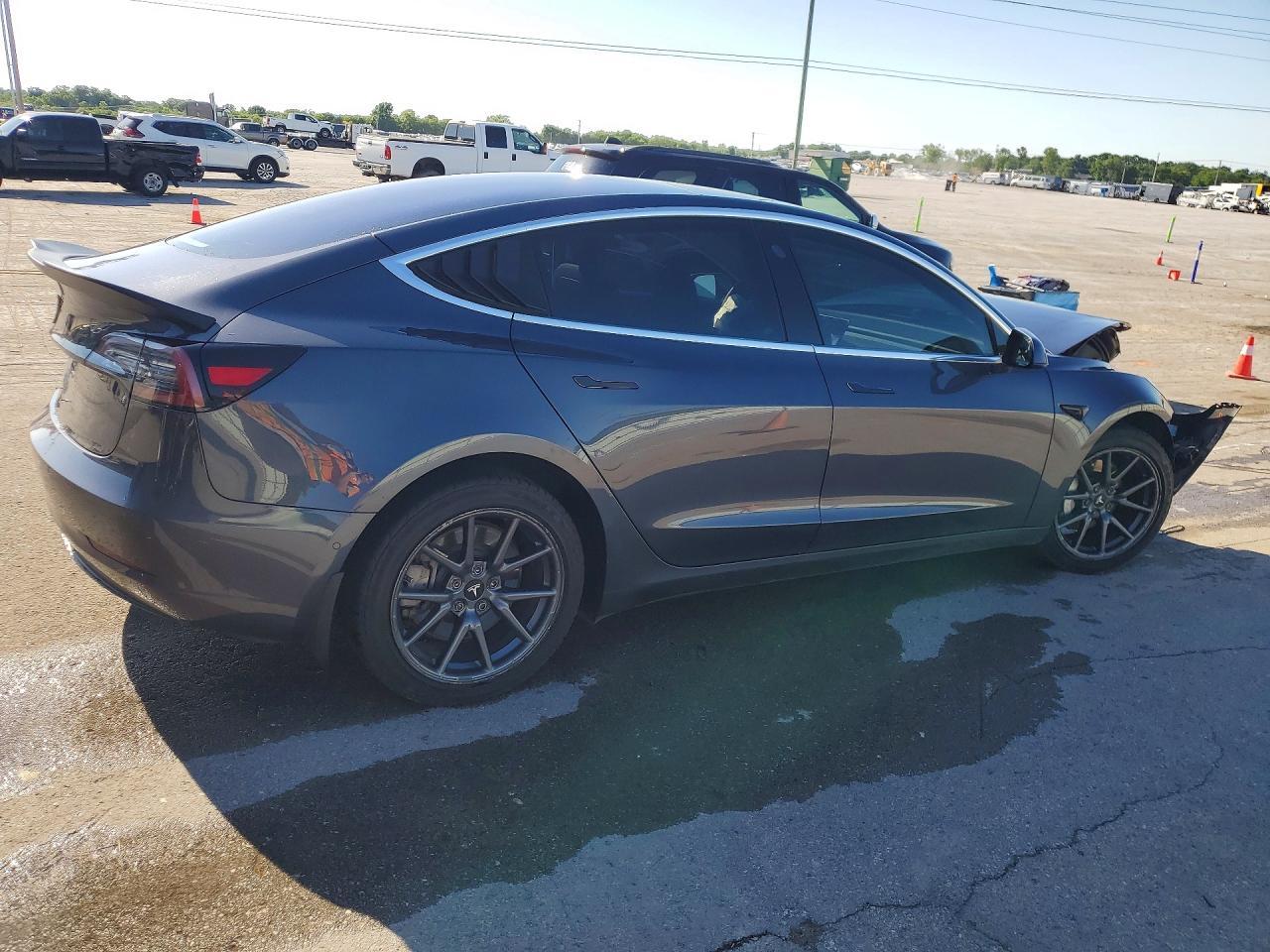 2018 Tesla Model 3 - Фото 3