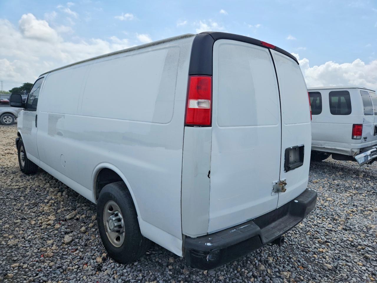 2015 Chevrolet Express G3500 - Фото 2
