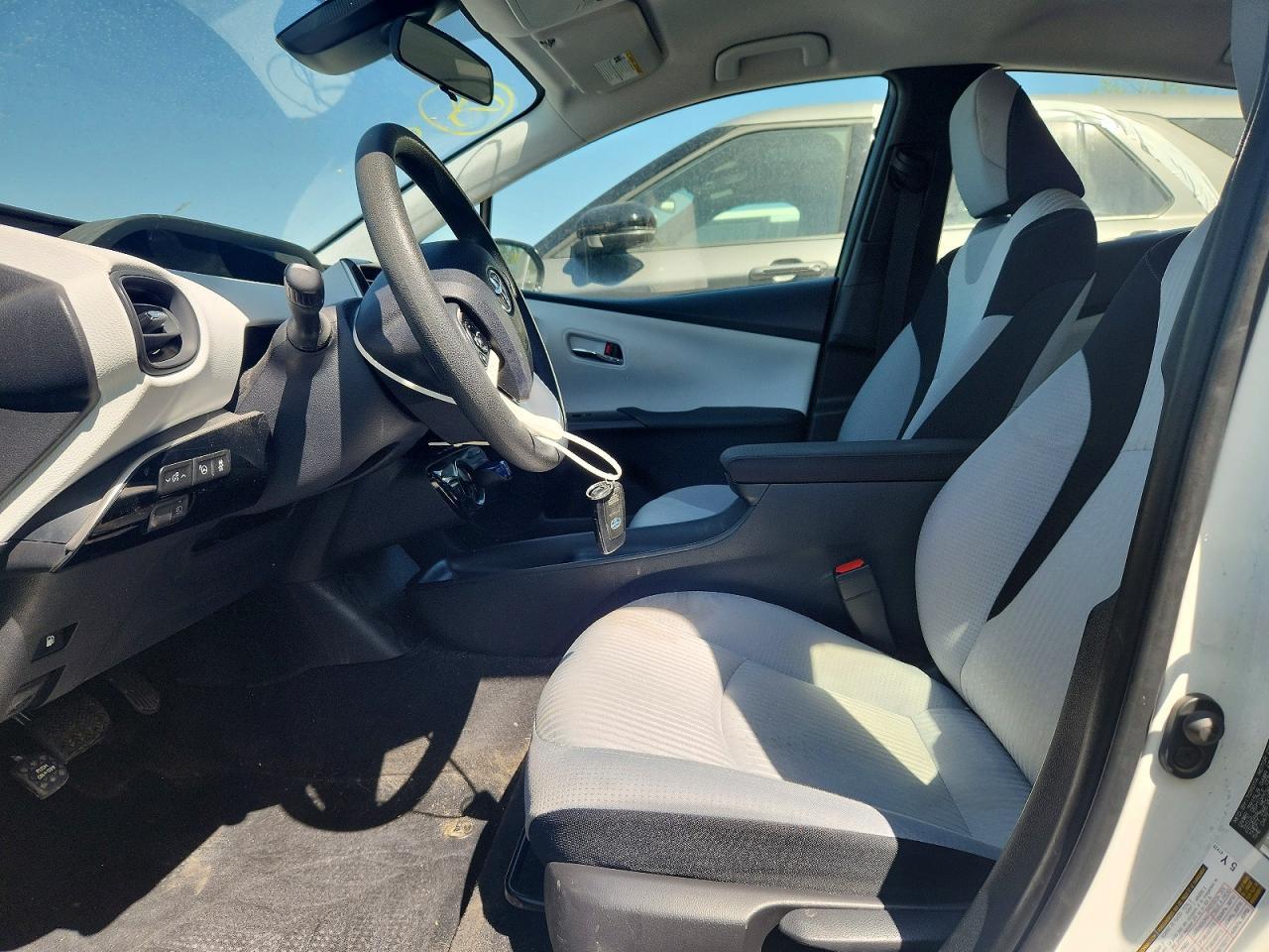 2017 Toyota Prius Two - Фото 7