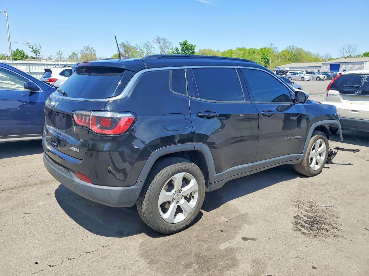 2018 Jeep Compass Latitude - Image 3