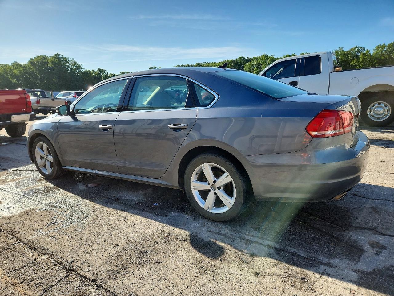 2013 Volkswagen Passat Se - Фото 2