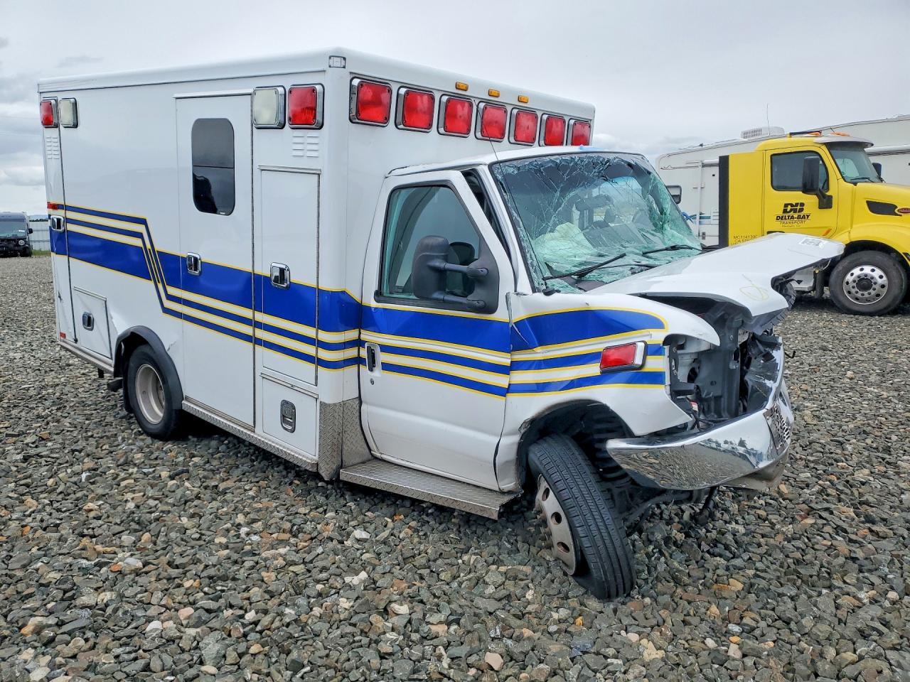 2017 Ford Econoline E350 Super Duty Cutaway Van - Image 4