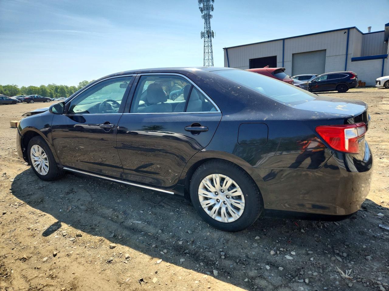2012 Toyota Camry Le - Фото 2