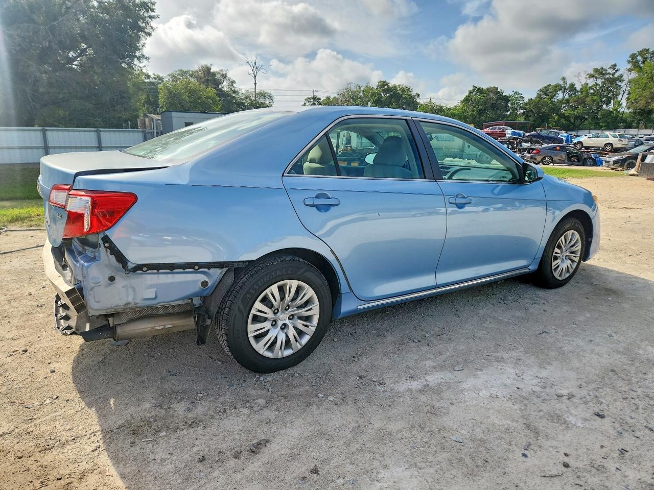 2012 Toyota Camry Le - Фото 3