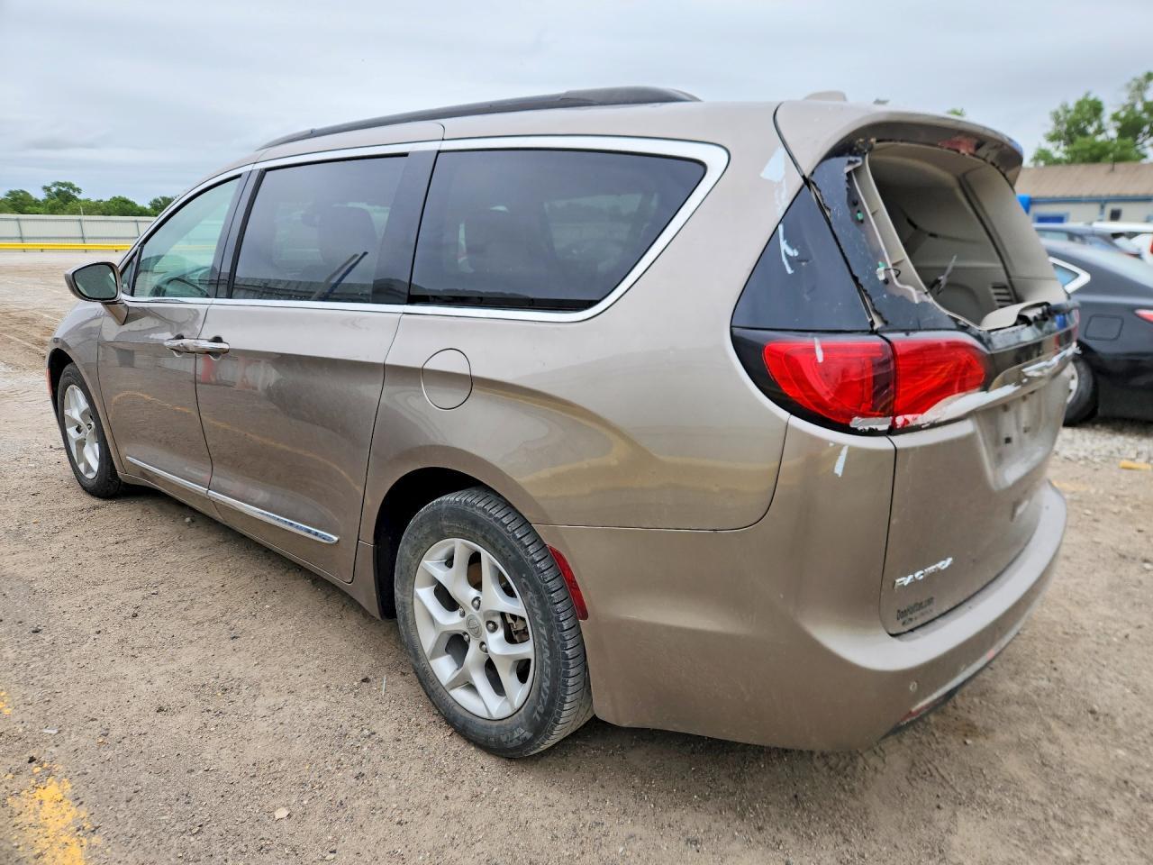 2017 Chrysler Pacifica Touring L - Фото 2