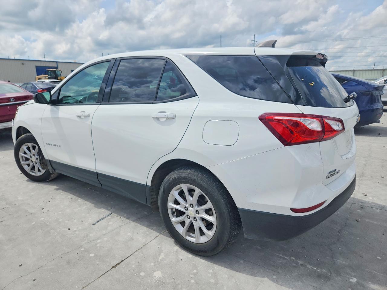 2019 Chevrolet Equinox Ls - Фото 2