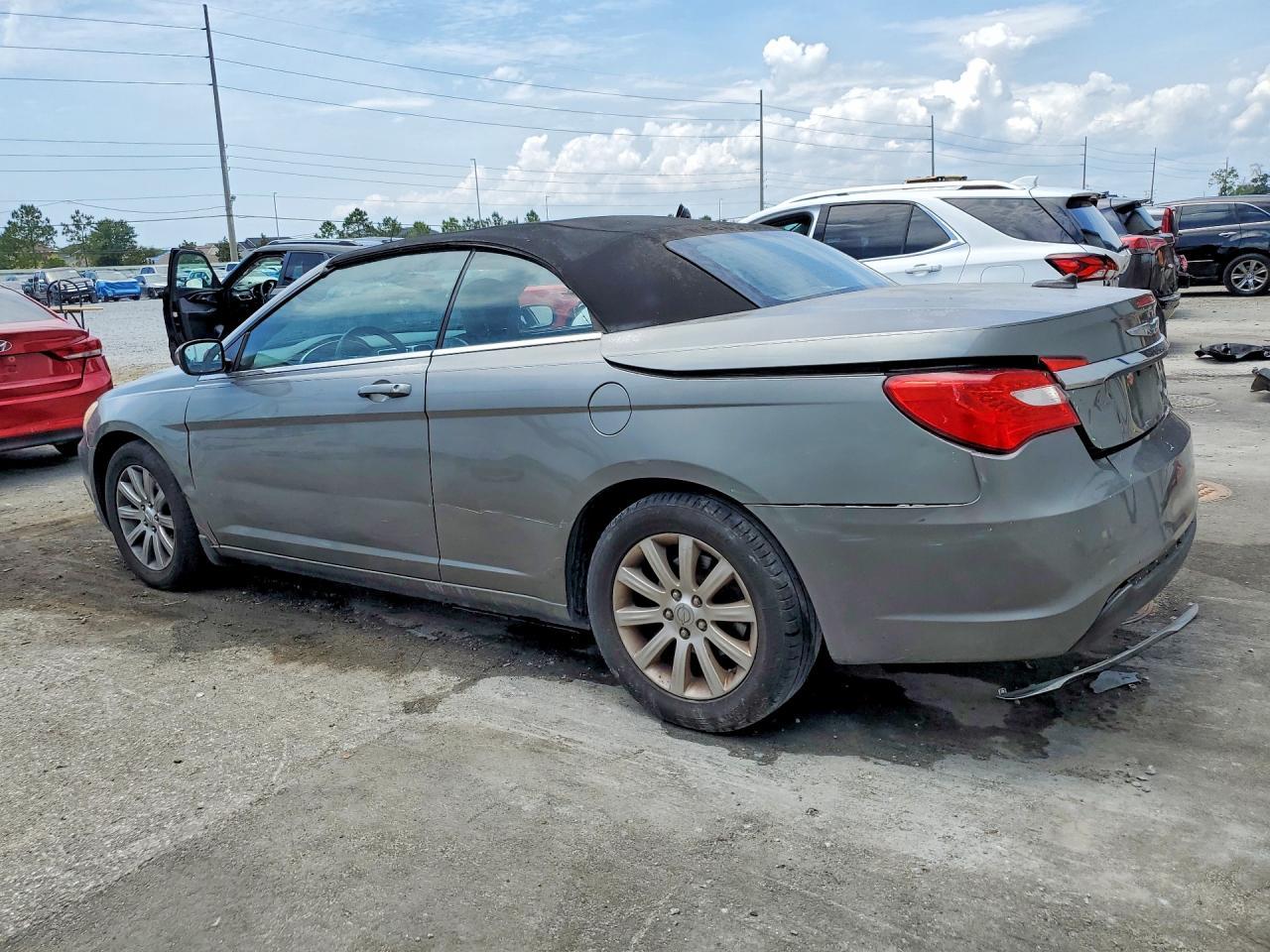 2012 Chrysler 200 Touring - Фото 2