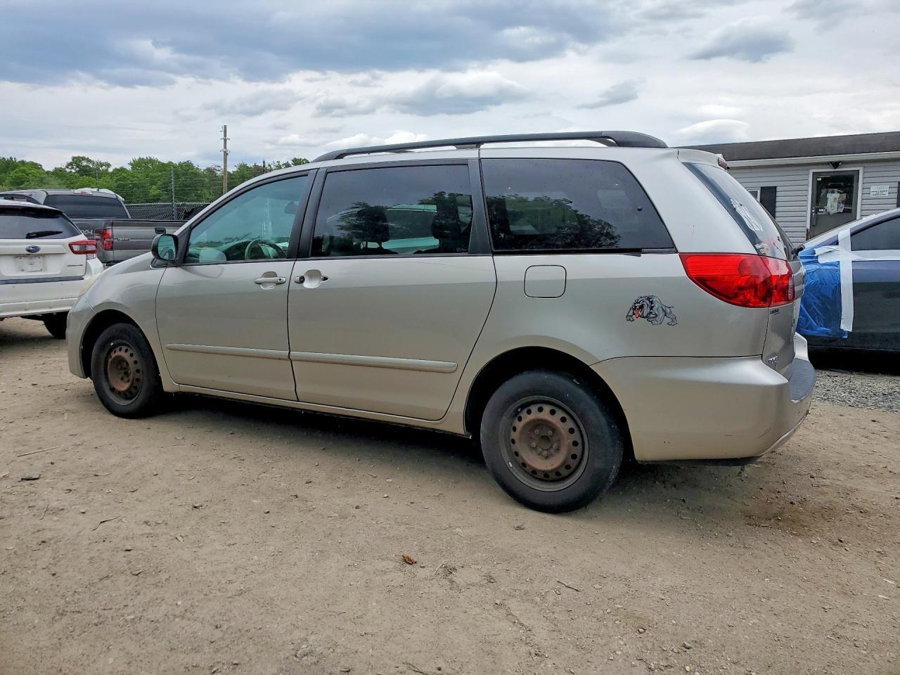 2006 Toyota Sienna Le 8 Passenger - Фото 2