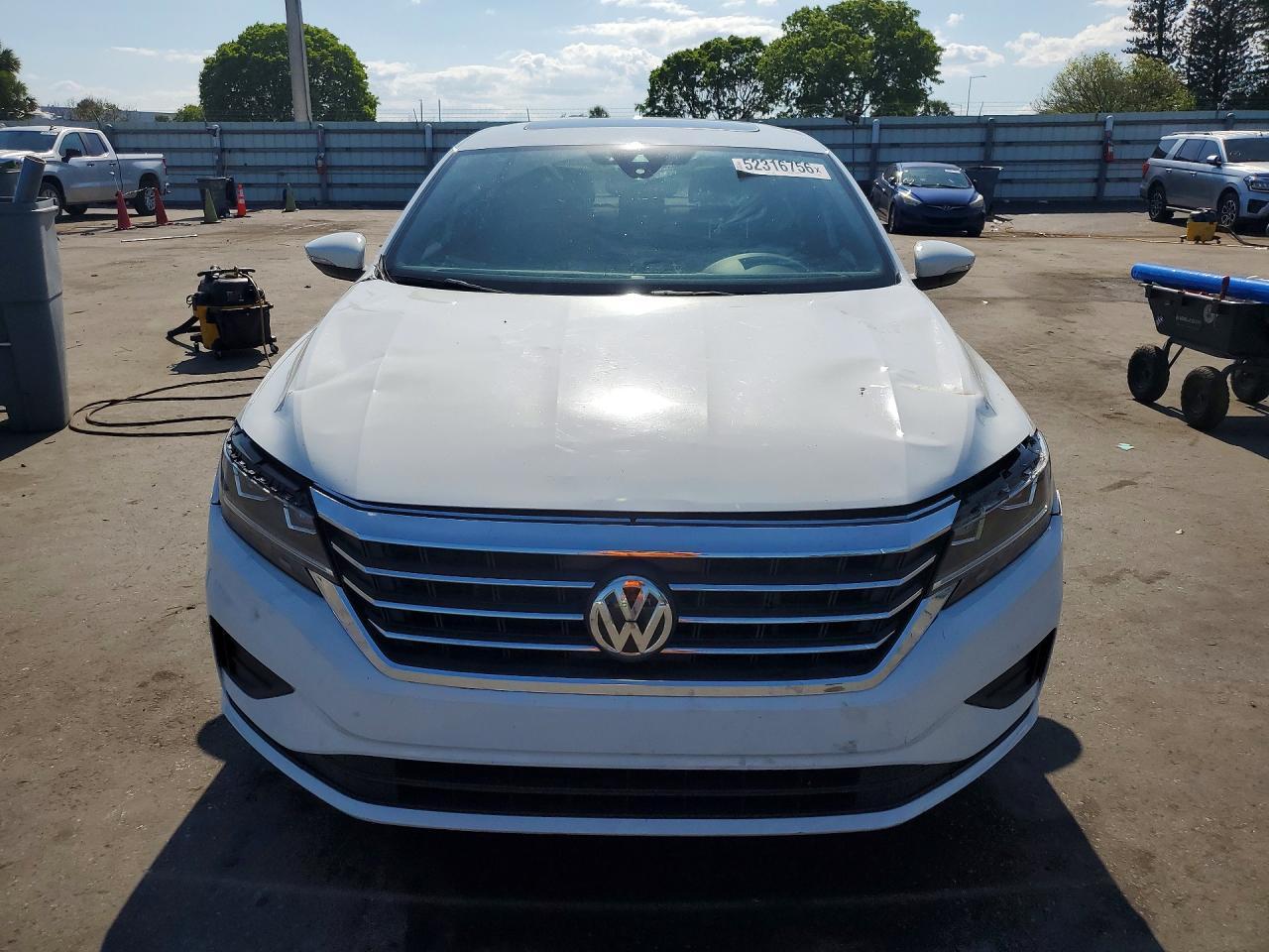 2021 Volkswagen Passat R-Line - Image 5