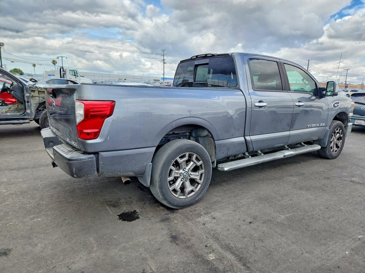 2018 Nissan Titan Xd Sl - Image 3