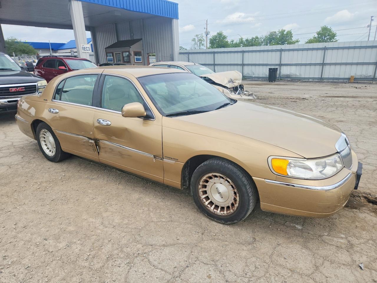 1998 Lincoln Town Car Executive - Image 4