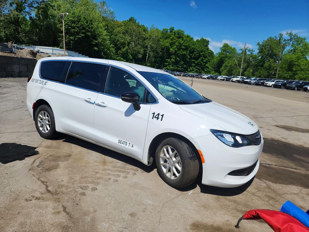 2025 Chrysler Voyager Lx - Image 4