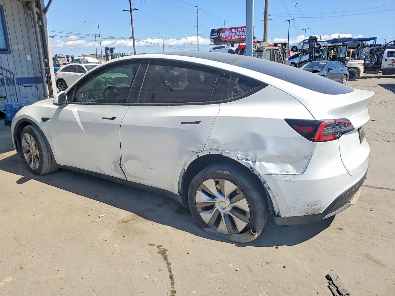 2023 Tesla Model Y - Фото 2