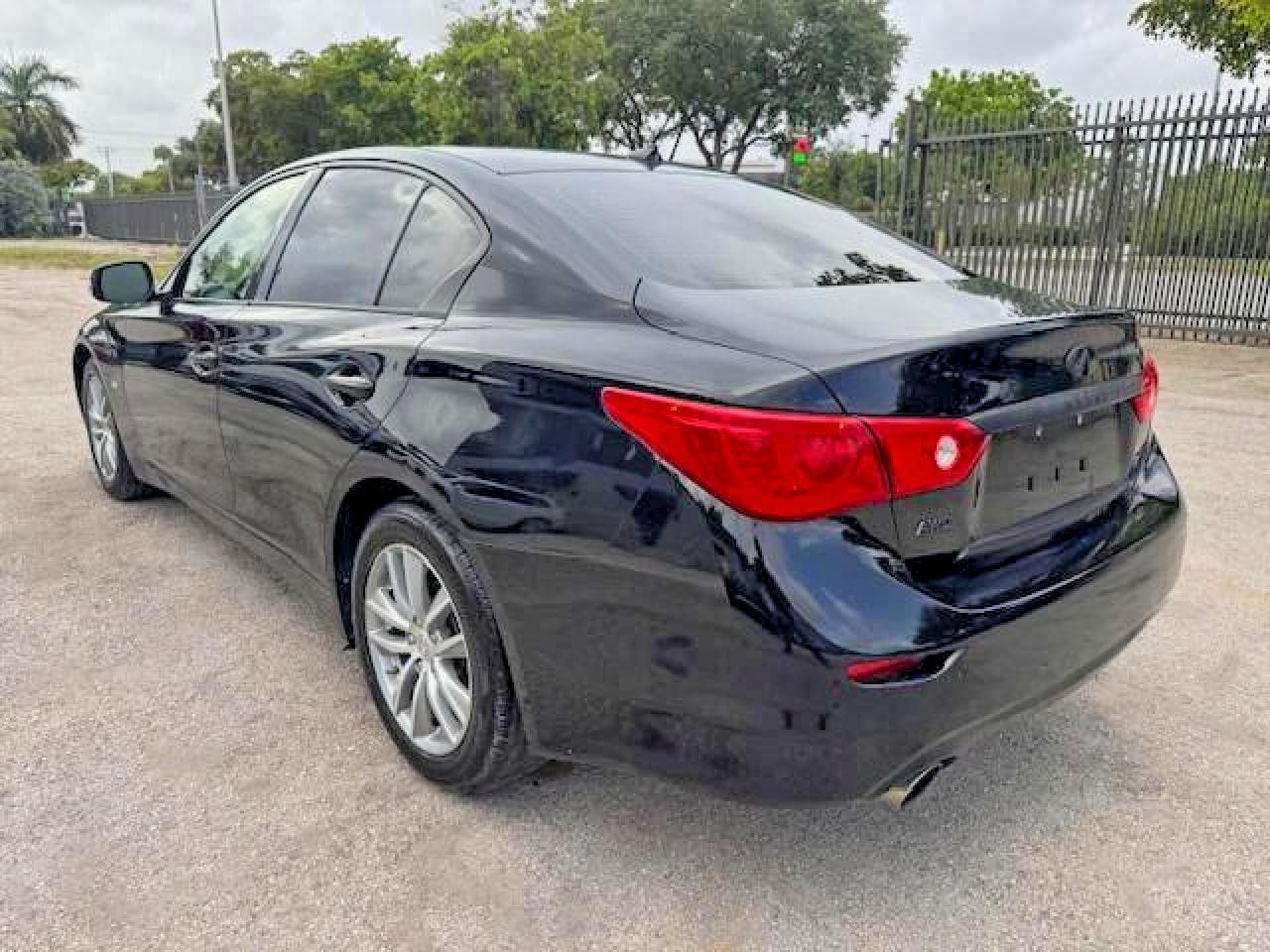 2017 Infiniti Q50 3.0T Premium - Фото 2