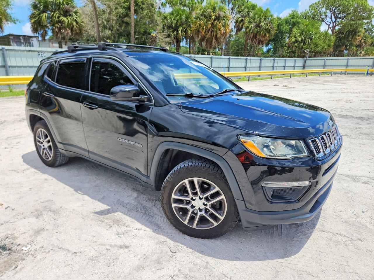 2017 Jeep Compass Latitude - Image 4