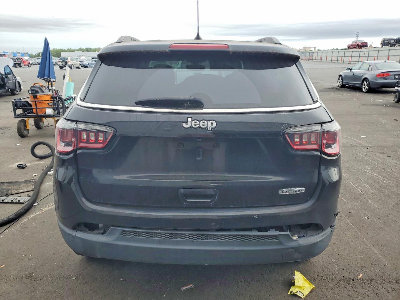 2018 Jeep Compass Latitude - Image 6