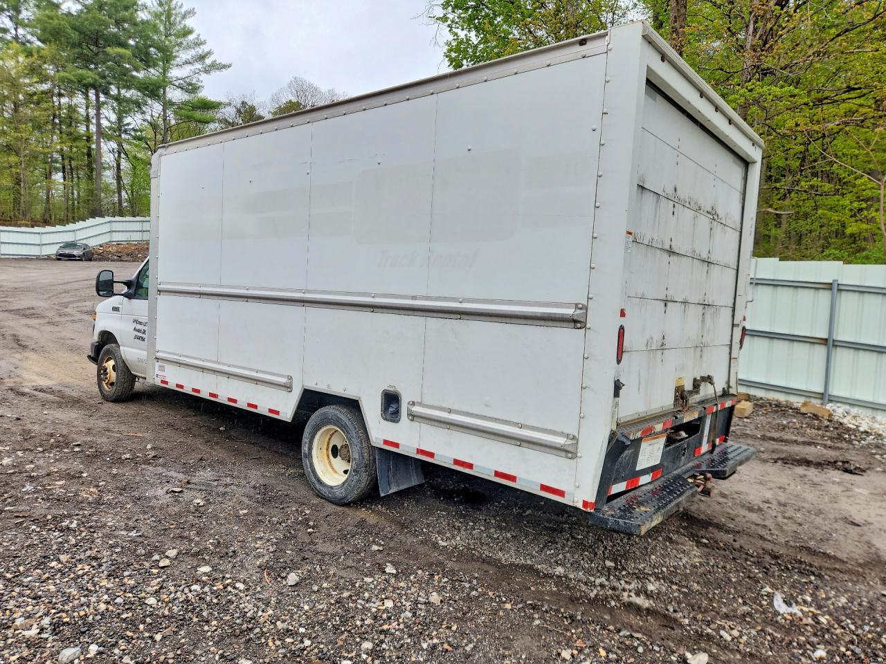 2017 Ford E350 Box Truck - Фото 2