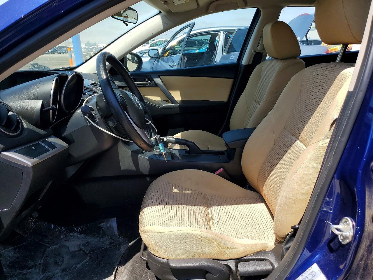 2012 Mazda 323 - Image 7