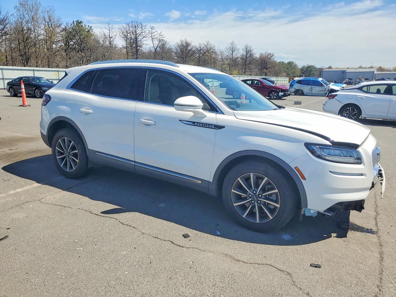 2021 Lincoln Nautilus - Image 4