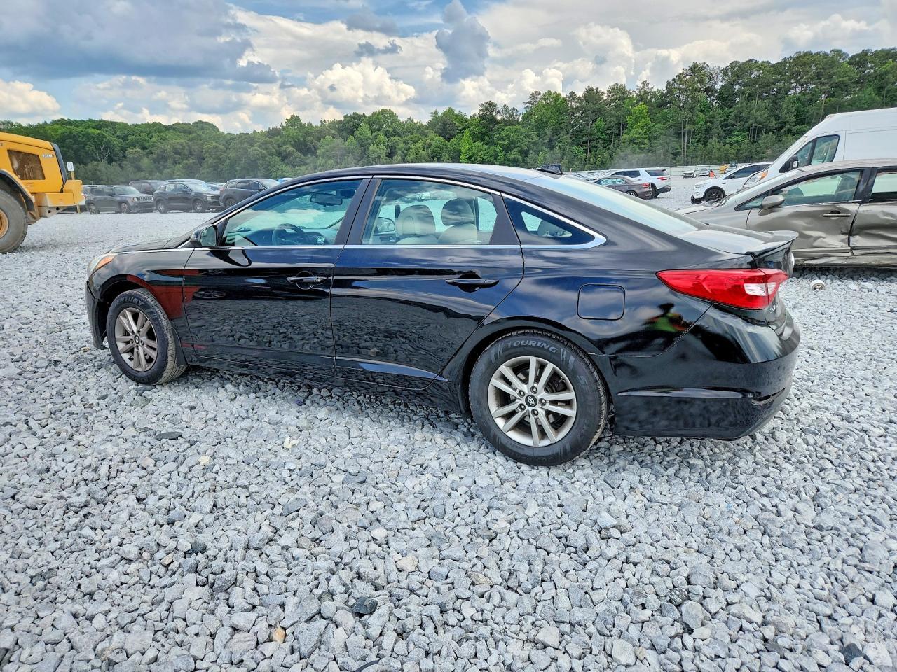 2017 Hyundai Sonata Se - Image 2