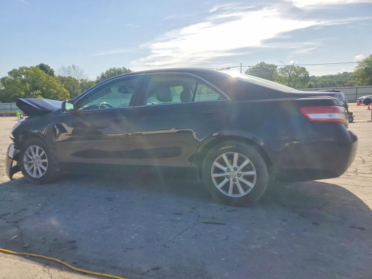 2010 Toyota Camry Xle - Image 2
