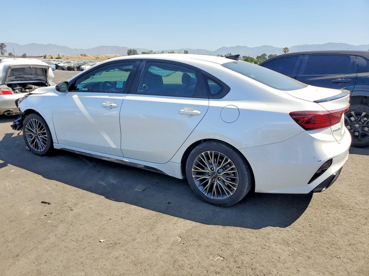 2023 Kia Forte Gt Line - Image 2