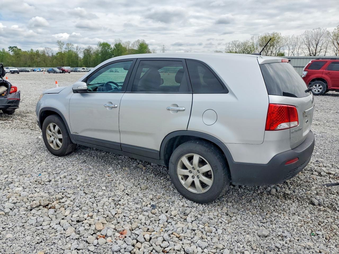 2011 Kia Sorento Lx - Image 2
