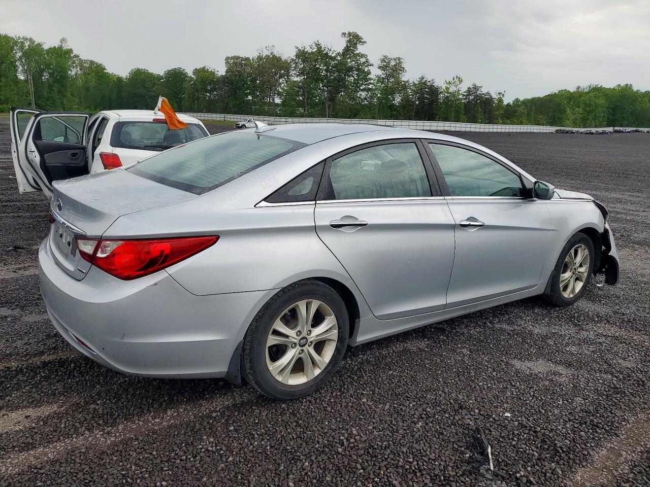 2011 Hyundai Sonata Limited - Image 3