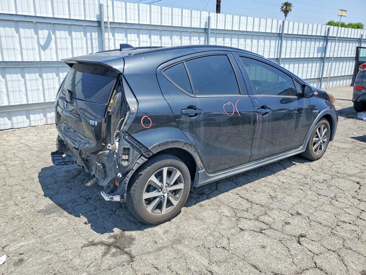 2018 Toyota Prius C Two - Фото 3