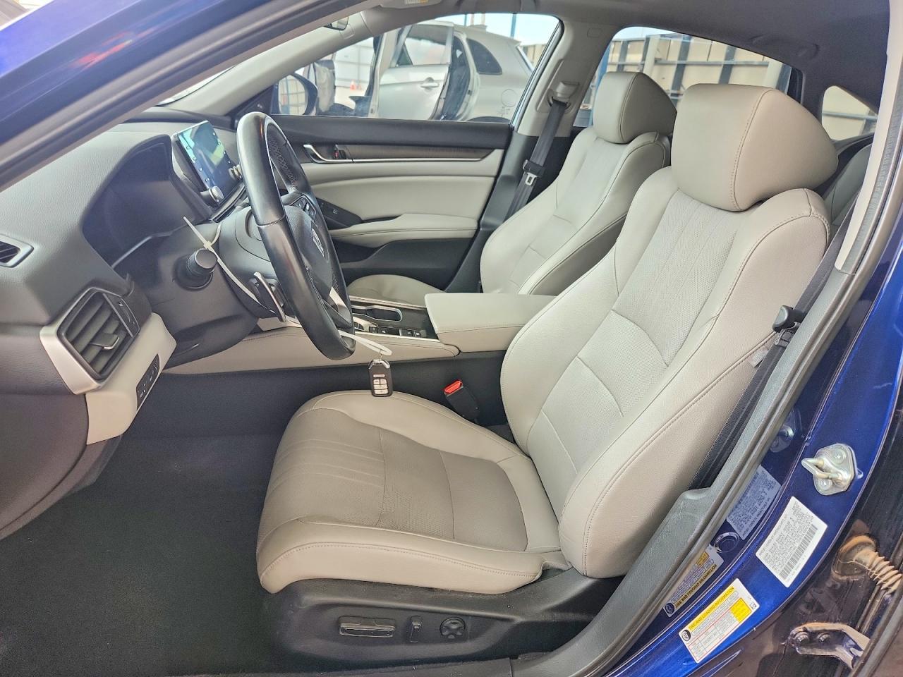 2020 Honda Accord Touring Hybrid - Image 7