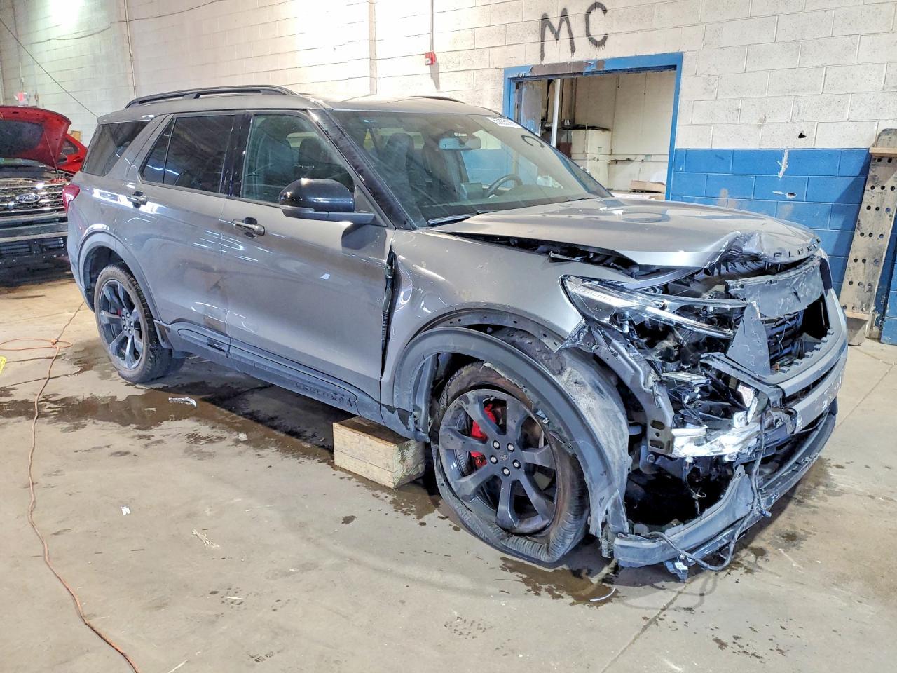 2024 Ford Explorer St - Image 4