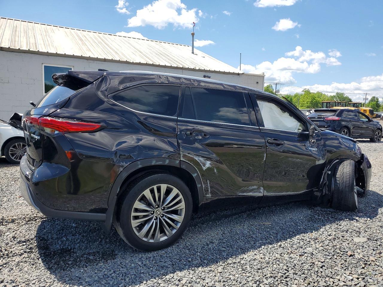 2021 Toyota Highlander Hybrid Platinum - Image 3