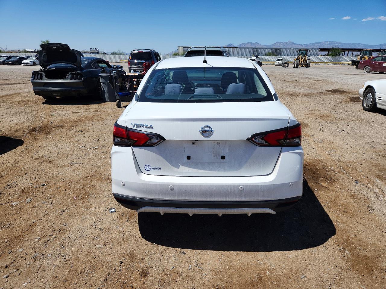 2020 Nissan Versa S - Фото 6